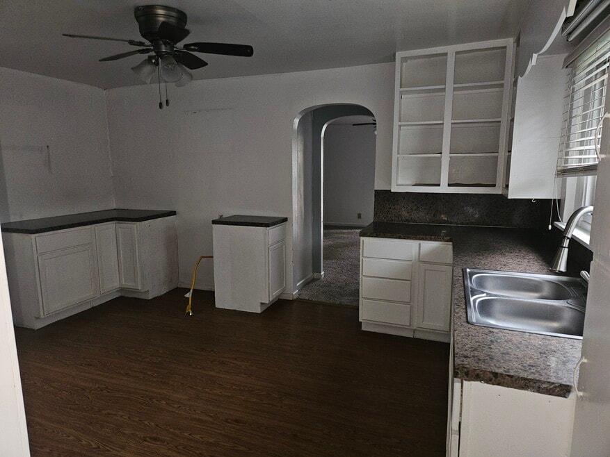 824 Oak St, Toledo, OH 43605 - photo 1