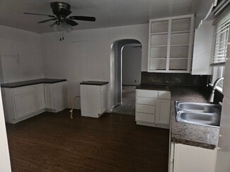 824 Oak St, Toledo, OH 43605