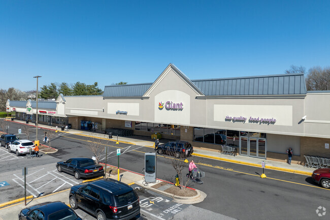 Get all your groceries in Victor Haven at the Giant.