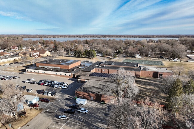 The student-teacher ratio at Annandale Middle School is 17 to 1.