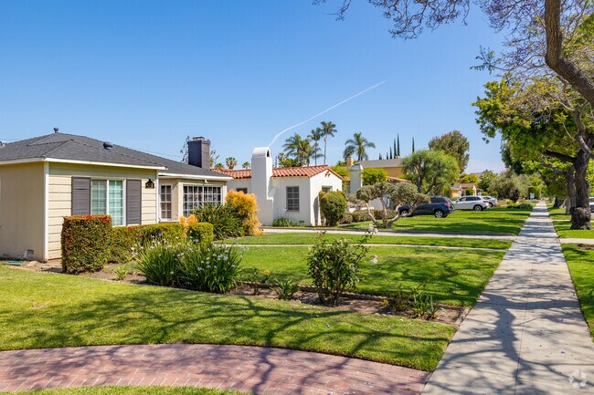 Spanish homes sit alongside ranchers in Bixby Knolls.
