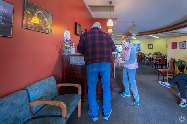 Chen's Restaurant offers Chinese takeout and dine-in options near Creston.