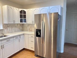 3100 SE 122nd Ave Unit D, Portland, OR 97236