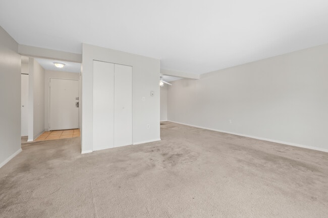 43 Olcott Dr unit 110, Manchester, CT 06040 - photo 3