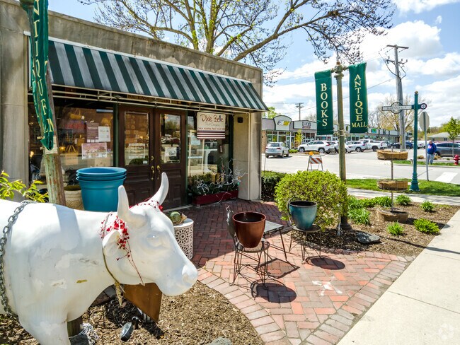 There are a ton of amazing finds at the La Grange Park Antique Mall in La Grange Park.