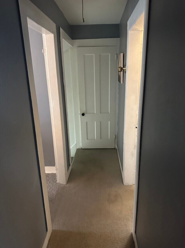 58 Tolland St unit B, East Hartford, CT 06108 - photo 2