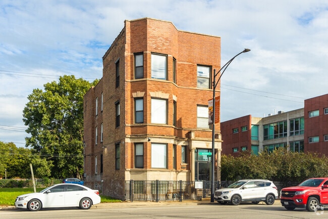 Stateway Gardens features a number of older three-story apartment buildings.