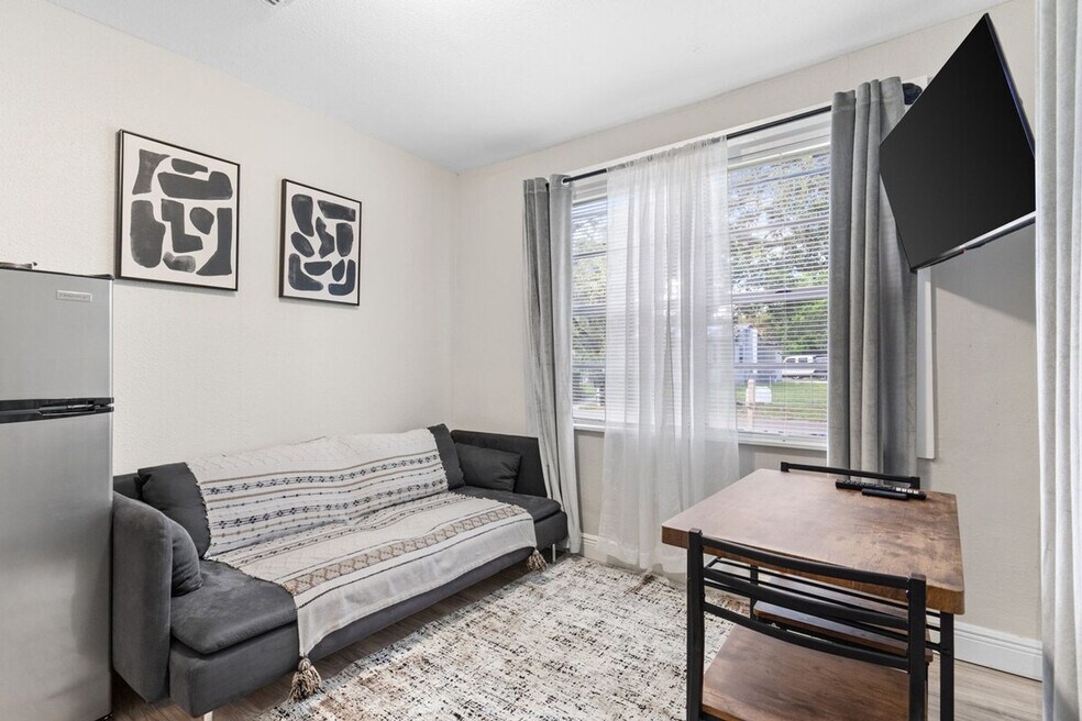 4501 N 36th St unit ID1244311P, Tampa, FL 33610 - photo 1