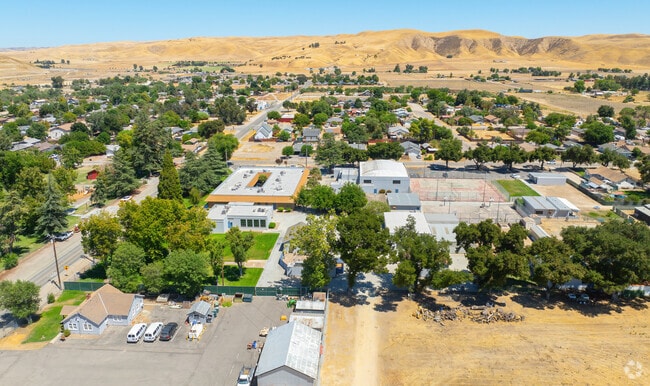 Shandon High School in Shandon Paso Roblles, Ca is in a quiet community.