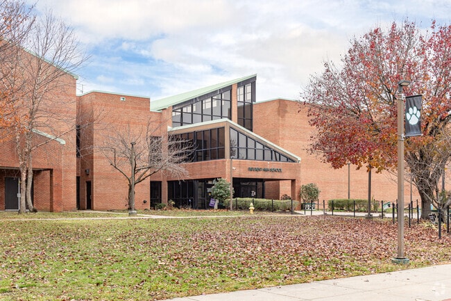 Patuxent High School in Lusby  is an above average, public school student-teacher ratio of 17:1.