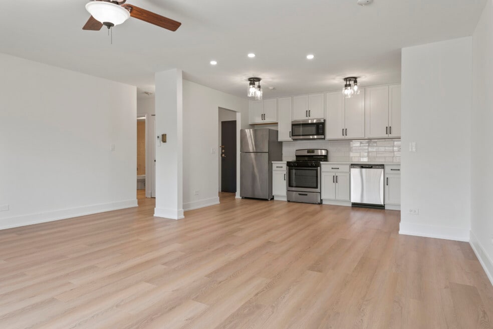 DG Crossing, Downers Grove, IL 60515 - photo 1