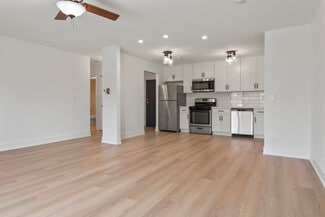 5202 Washington St, Downers Grove, IL 60515