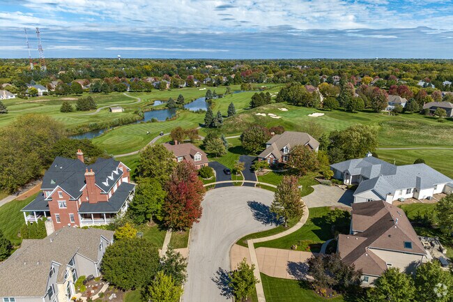 Eagle Brook homes have a median sale price of about $625,000 & offer 2600+ sq. feet of space.