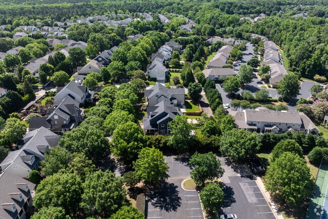 Bedford at Falls River is a community designed for anyone needing a small townhouse or a grand estate near downtown Raleigh.