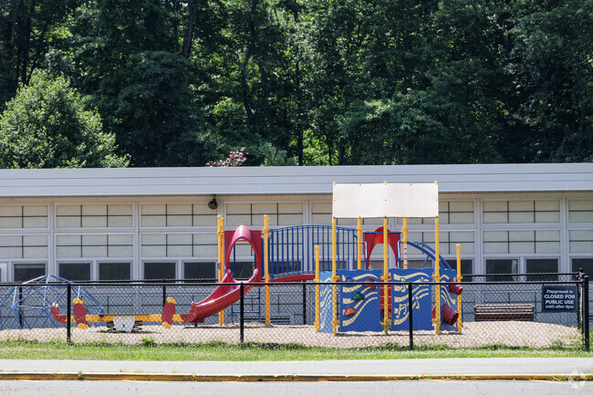 62% of students at Jefferson Elementary School in Succasunna are proficient in reading.