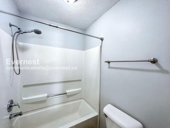 3400 Laurelwood Dr, Horn Lake, MS 38637 - photo 6