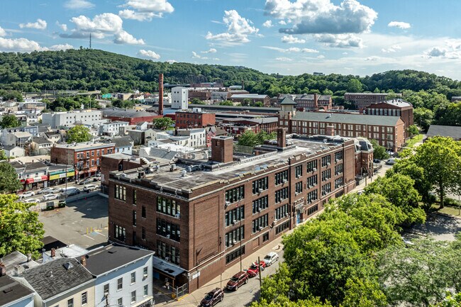 Paterson Public School No. 2 in NJ has a student-teacher ratio of 12 to 1.