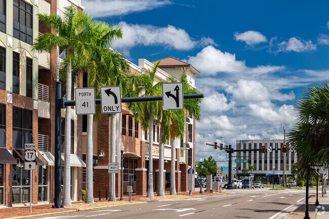 Solana is just minutes from shops in and attractions in downtown Punta Gorda.