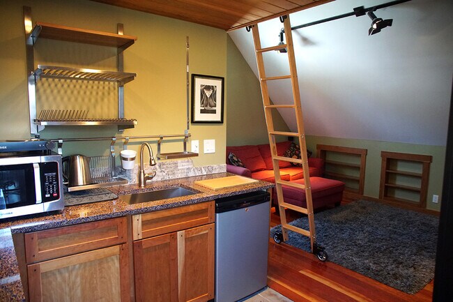 69 S Shannon Ave unit Studio, Athens, OH 45701 - photo 6