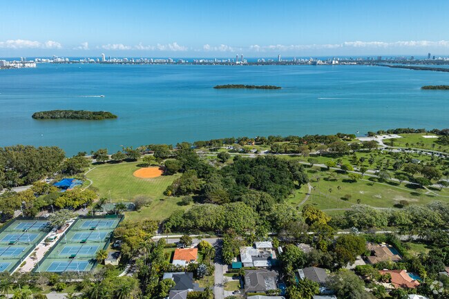 Just minutes east of the Design District towards the water you can find Morningside Park.