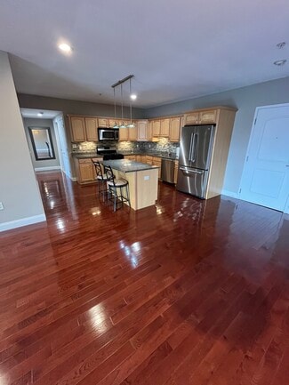 270 N Main St Unit 404, Mansfield, MA 02048