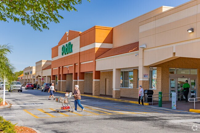 Close to Beacon Woods is one of two Publix stores, one on the North and one on the South side.