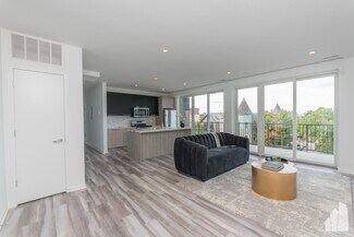 2533 W Fullerton Ave Unit 202, Chicago, IL 60647