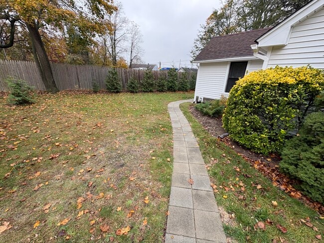 1131 Smithtown Ave unit 1, Bohemia, NY 11716 - photo 7