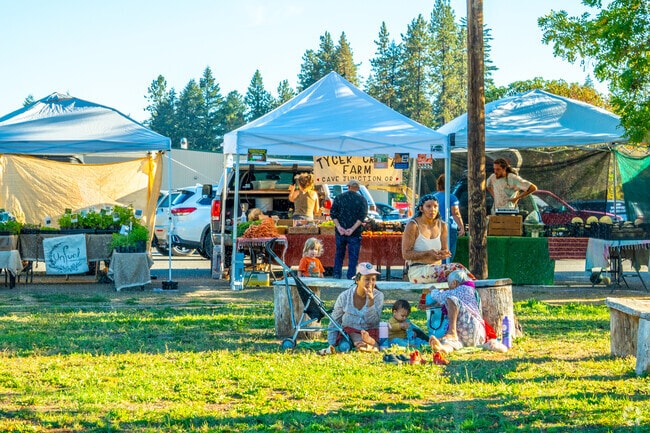 The Cave Junction Farmers Market is fosters a place for families to come and gather.