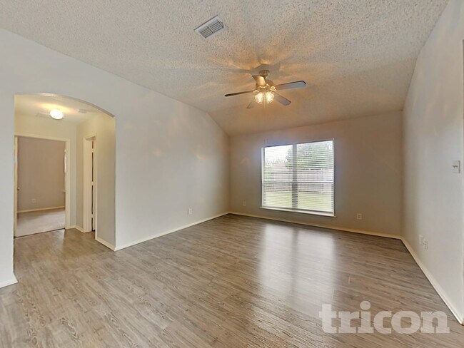 2316 Harvest Glen Ct, Fort Worth, TX 76108 - photo 4