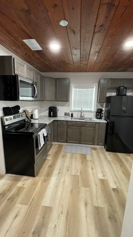 1126 Seydler St, Gonzales, TX 78629