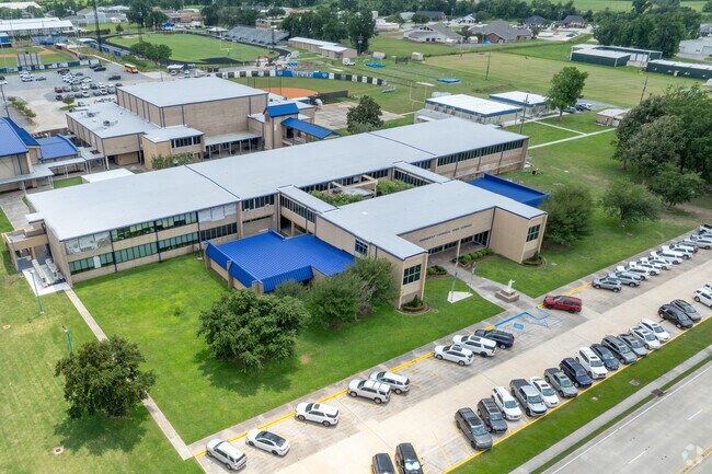 Vandebilt Catholic High School is a private Catholic school serving high school students.