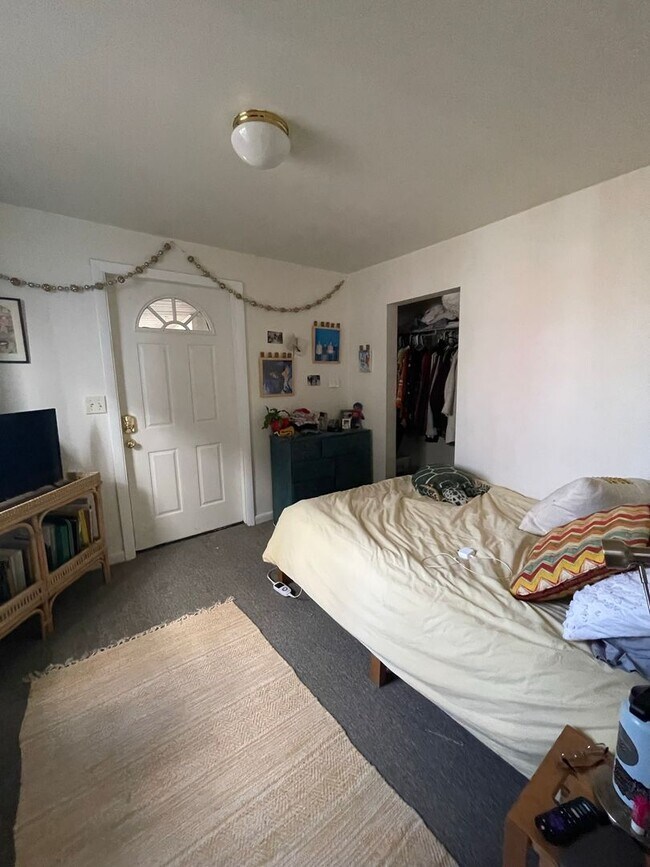 72 Hyde St unit 72 Hyde Street 2, Burlington, VT 05401 - photo 2