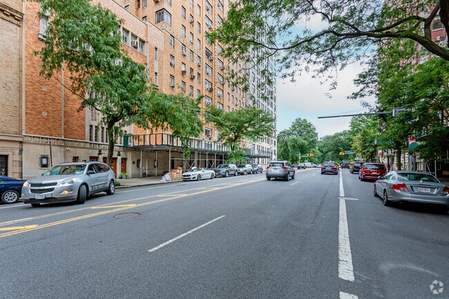 Beit Rabban Day School offers lots of clubs and activities for students to thrive with.