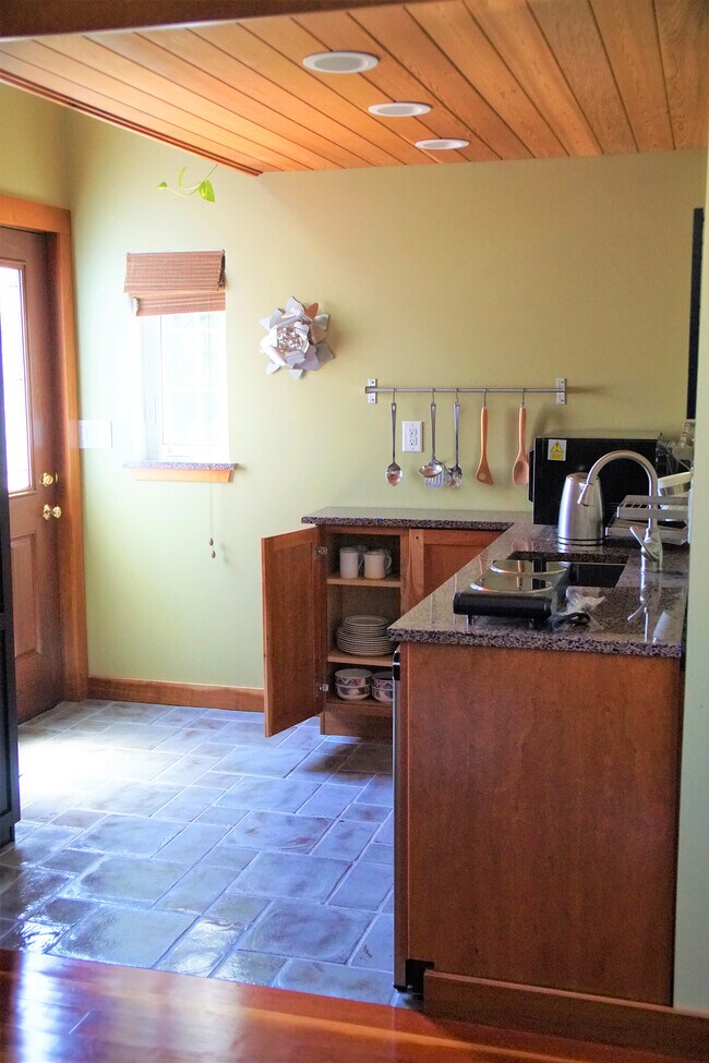 69 S Shannon Ave unit Studio, Athens, OH 45701 - photo 4