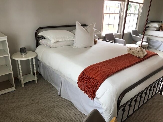 Spacious bedroom and a large mirrored closet