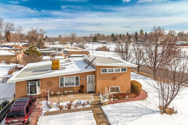 This lucky Mar Lee resident has a wonderful view of Sanderson Gulch Park.