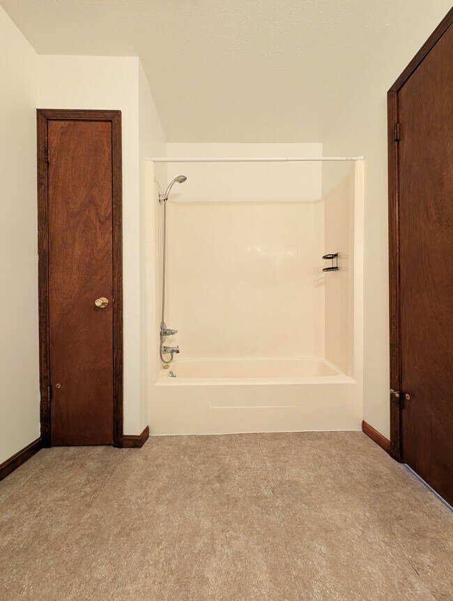 591 N Lincoln Ave unit 591 North Lincoln Av, Salem, OH 44460 - photo 6