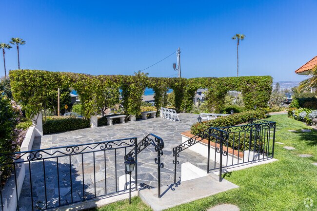 The Thursday Club is a Sunset Cliffs wedding and event destination with views of the ocean.