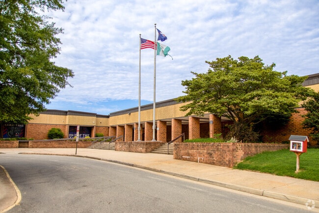 Hermitage High School provides education in the neighborhood of 
Laurel.