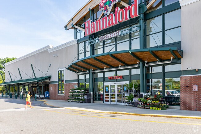 Hannaford's is the best spot in Lower Belivdere to shop for your groceries.