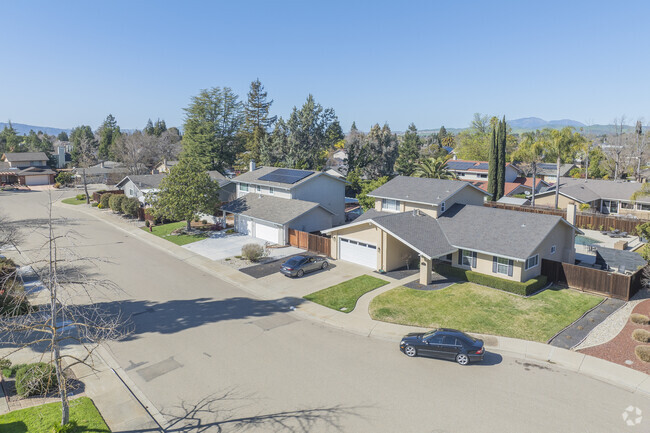 Three Fountains is full of California suburban charm.