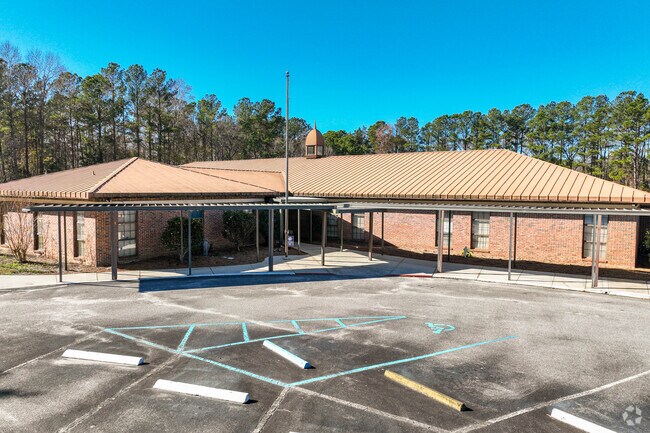 Summerville Apostolic Academy is located in Summerville, South Carolina.
