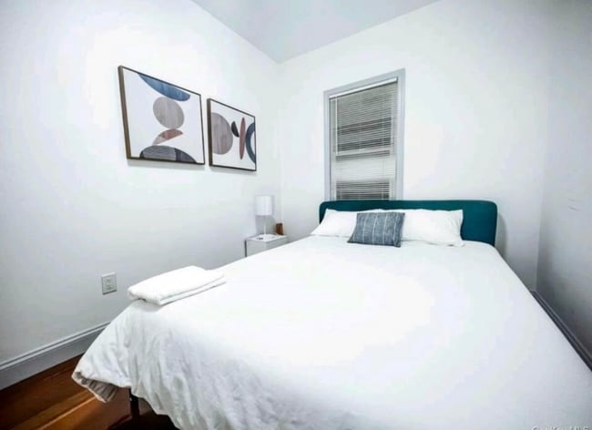 188-25 Keeseville Ave, Saint Albans, NY 11412 - photo 3