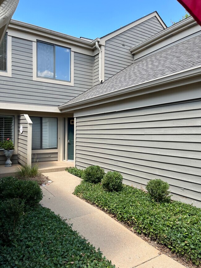 378 White Oak Ln, Lake Barrington, IL 60010 - photo 2