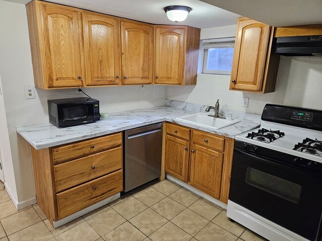 2030 N Cleveland St unit A, Arlington, VA 22201 - photo 2