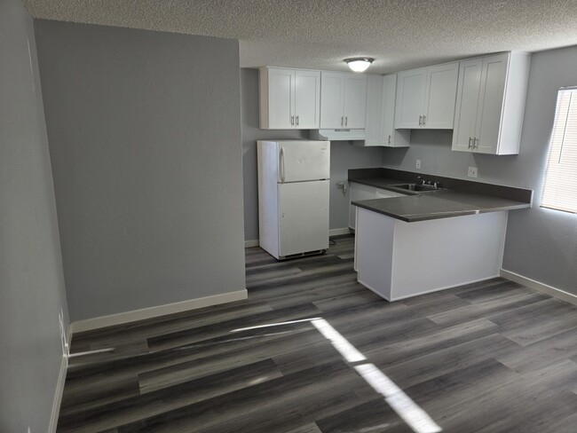 1107 W Pacific Coast Hwy unit 5, Wilmington, CA 90744 - photo 3