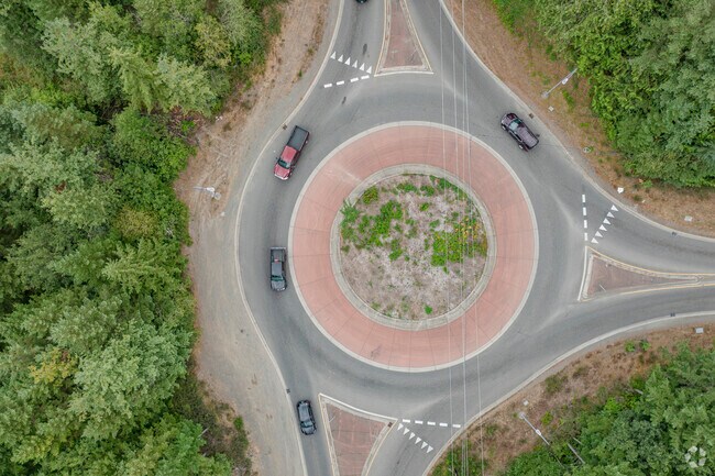 Seabeck Holly Road NW roundabout points you to Fort William Symington.