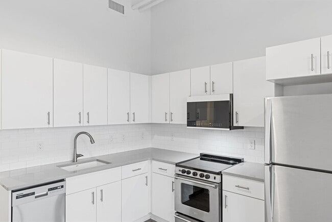 City View Apartments - 501 (501 S. Capitol, LLC), Lansing, MI 48933 - photo 3