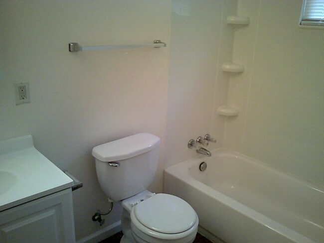 4647 Hilton Ave unit A, Columbus, OH 43228 - photo 4